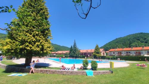 泳池, Aixopluc - Camprodon Apartamento centro rio Ritort in 金普頓