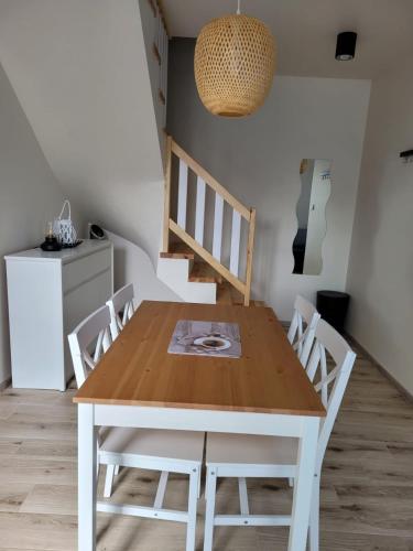 2 bedrooms, 6 beds