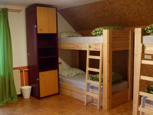 1 twin bed