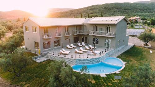 Socrates Organic Village Agrilia
