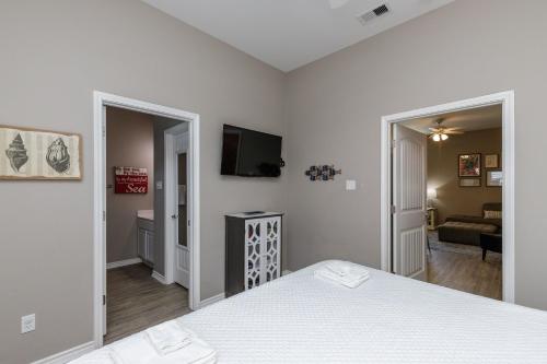 Padre Beach View 237K by Padre Escapes - image 2