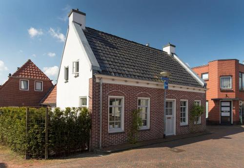 Karakteristiek huis in centrum Winsum met nieuwe badkamer