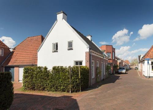 Karakteristiek huis in centrum Winsum met nieuwe badkamer