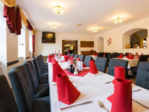 餐廳, Hotel & Ferienwohnungen Bohlenblick in 薩爾費爾德/薩勒