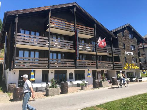 Hotel Le Postillion - image 2