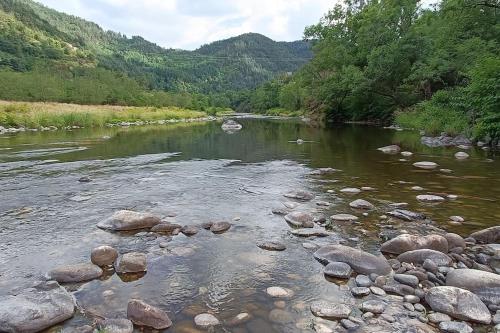 Gite de POUNARD bord de rivière plage privée