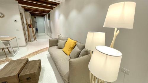 Ca' dell'Ombra Felice - canal view - image 12