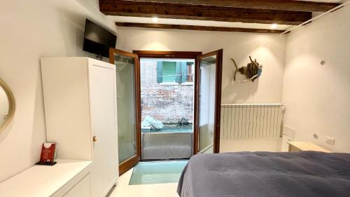 Ca' dell'Ombra Felice - canal view - image 7