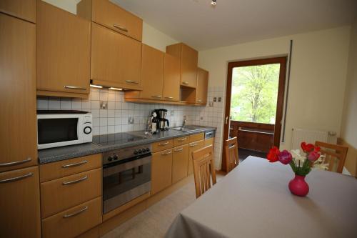One-Bedroom Apartment image 5