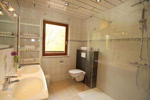 One-Bedroom Apartment image 3