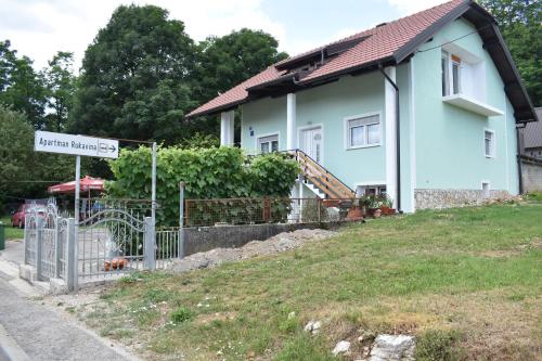 Viesnīcas āriene, Apartman Rukavina in Ličko Petrovo Selo