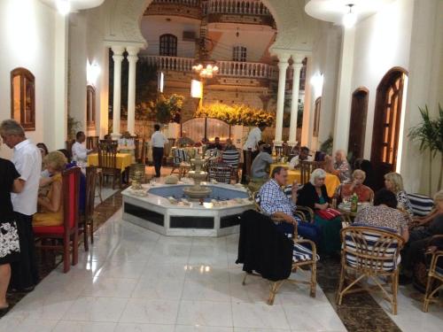 Al Hambra Hotel - image 2
