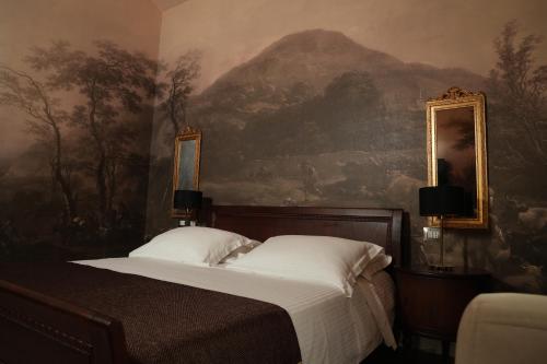 Deluxe King Room image 10