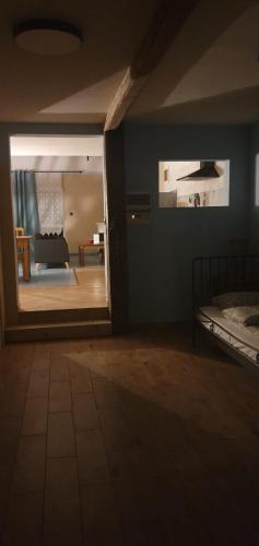 1 queen bed, 3 twin beds, 2 sofa beds