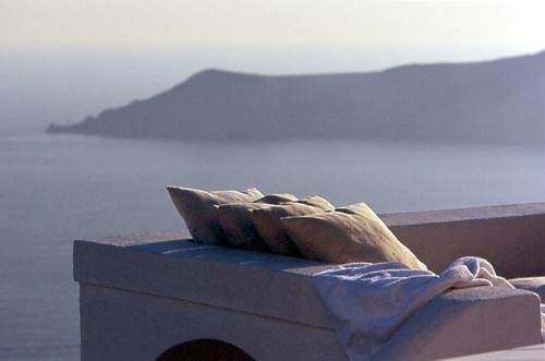 Altana Heritage Suites Room Type - Honeymoon Suite with Outdoor Dip Pool and Caldera View