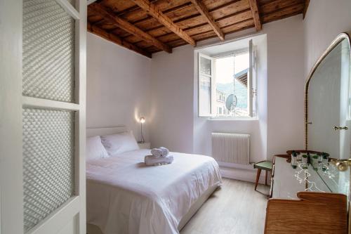 Silvia Como House by "The House Of Travelers" 2
