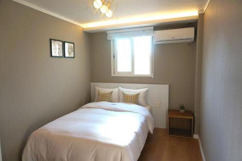 Double Room image 4