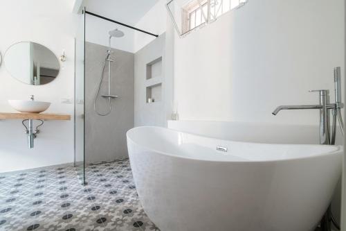 Silvia Como House by "The House Of Travelers" 5