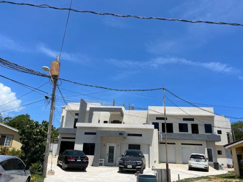 Luxury 2 Bedroom Rooftop pool View unit #3 in Corral Spring