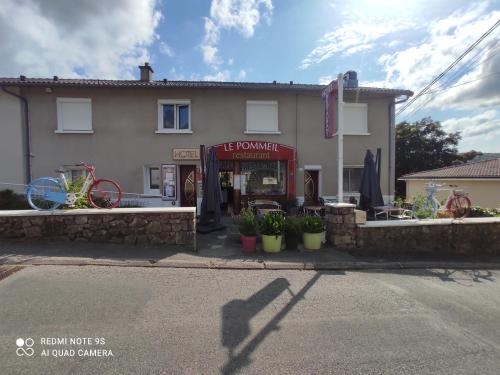 Exterior view, Hotel Le Pommeil in Gueret