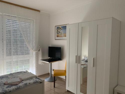 Ferienwohnung 2 mit Garten 1.0km von Isernhagen entfernt