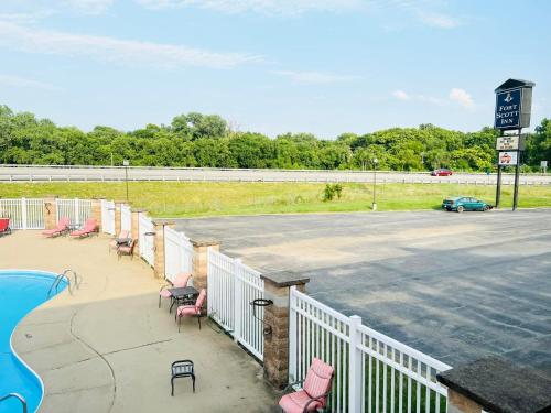 Fort Scott Inn - image 22