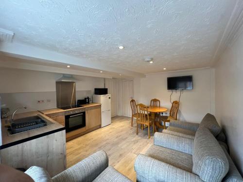 Picture of Entire Two Bedrooms Flat, 1F