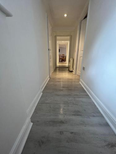 Picture of Entire Two Bedrooms Flat, 1F
