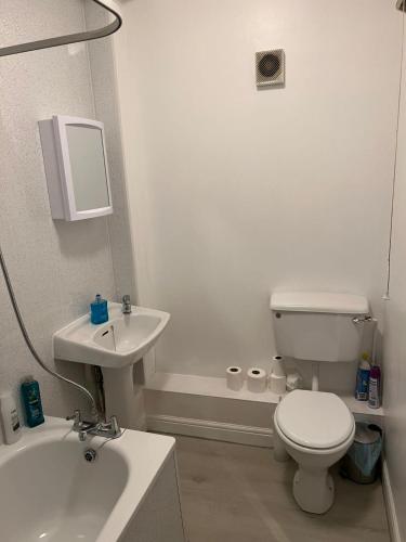 Entire Two Bedrooms Flat, 1F