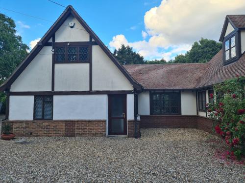 The Reading three bedroom apartment with gardens, suitable for contractors