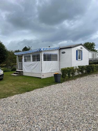 Mobil-home 4/6 Personnes , terrasse couverte ,piscine chauffée . - Camping - Petit-Caux