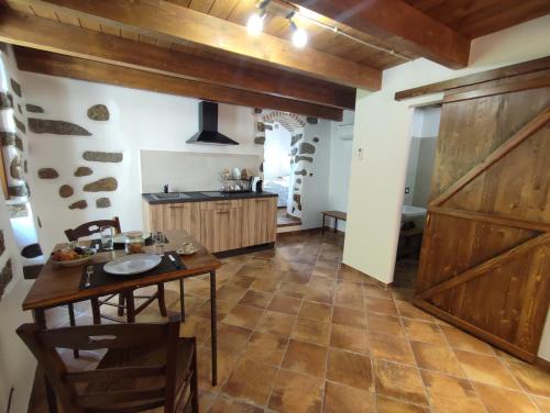 Kitchen, La Corte Dei Baroni in Loceri