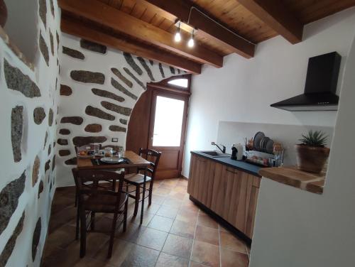 Kitchen, La Corte Dei Baroni in Loceri