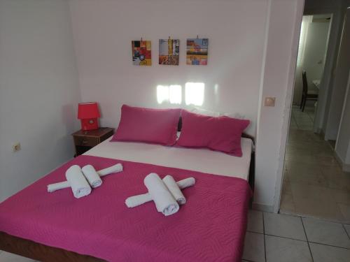 2 bedrooms, 4 beds