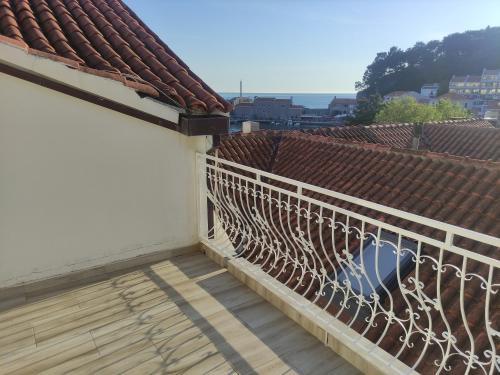 2 bedrooms, 3 beds