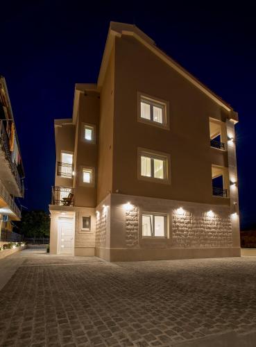 One-Bedroom Apartment image 3