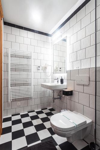 Deluxe Room image 3