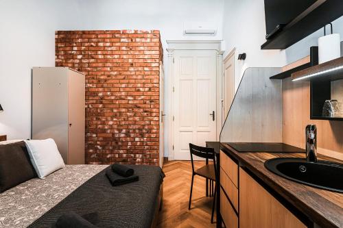 Standard Double Room image 5