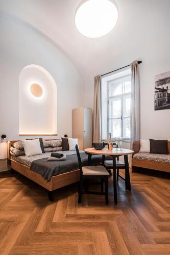 Superior Triple Room image 2