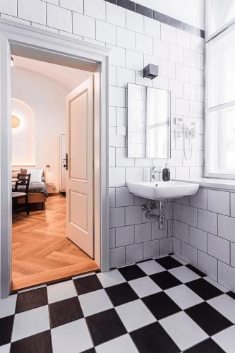 Superior Triple Room image 4