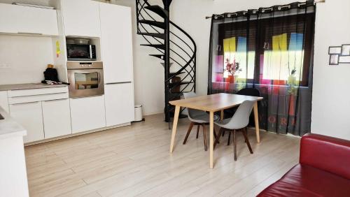 Iekārtas, Corporate Team Accommodation Sleeps 12 Shower4 in Saint-Martin-sur-Ecaillon