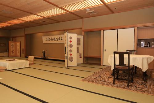 Japanese-Style Large Room with Open Air Bath