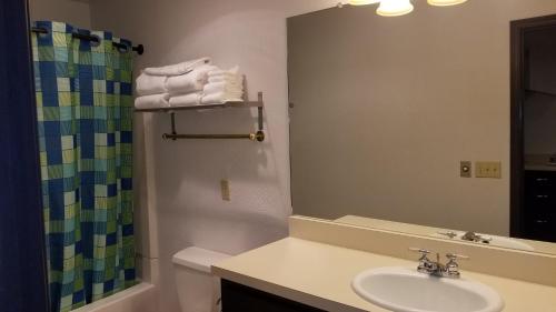 Valley Hi Motel - image 3