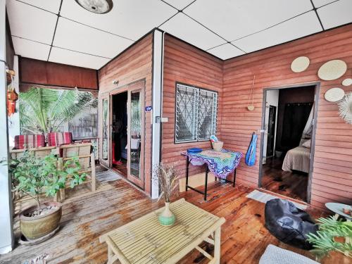 Erkély/terasz, BEACH BUNGALOW - OUTDOOR net on the beach - Working Desk near Dusit Dhewa - Samui Cultural Center and Fine Art of South East Asia