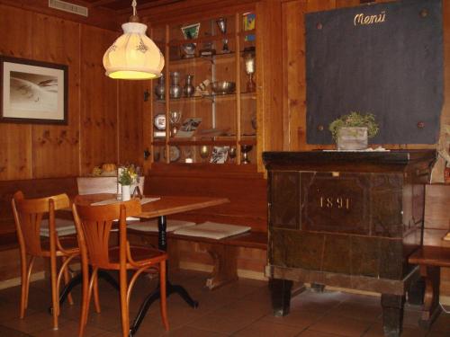 ห้องอาหาร, Gasthaus Skiklub in อันเดอมัทท์