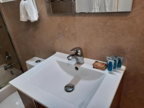 Stardust Hotel - image 11