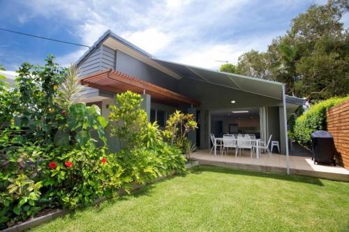 Depper St Charming Beach Side Home in Lovely Location - image 3