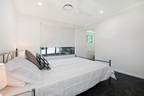Depper St Beautifully Renovated Beach House - image 4