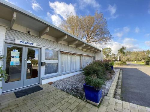 Exterior view of The Terang Motor Inn