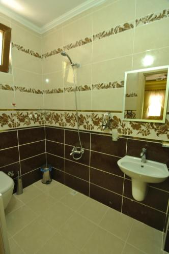 Ilhan Kardesler Apart Hotel Ideally located in the prime touristic area of Corus, Ilhan Kardesler Apart Hotel promises a relaxing and wonderful visit. The property features a wide range of facilities to make your stay a pleasant